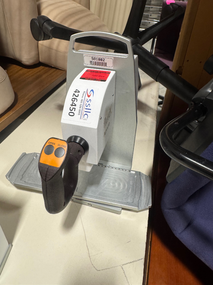 Image of FluidX Aperio Semi-Automatic Capper/Decapper